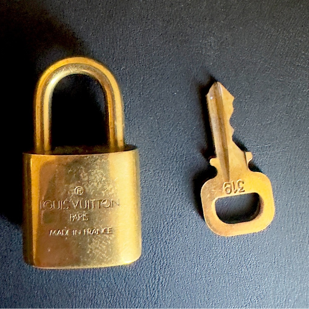 LV padlock and key #319